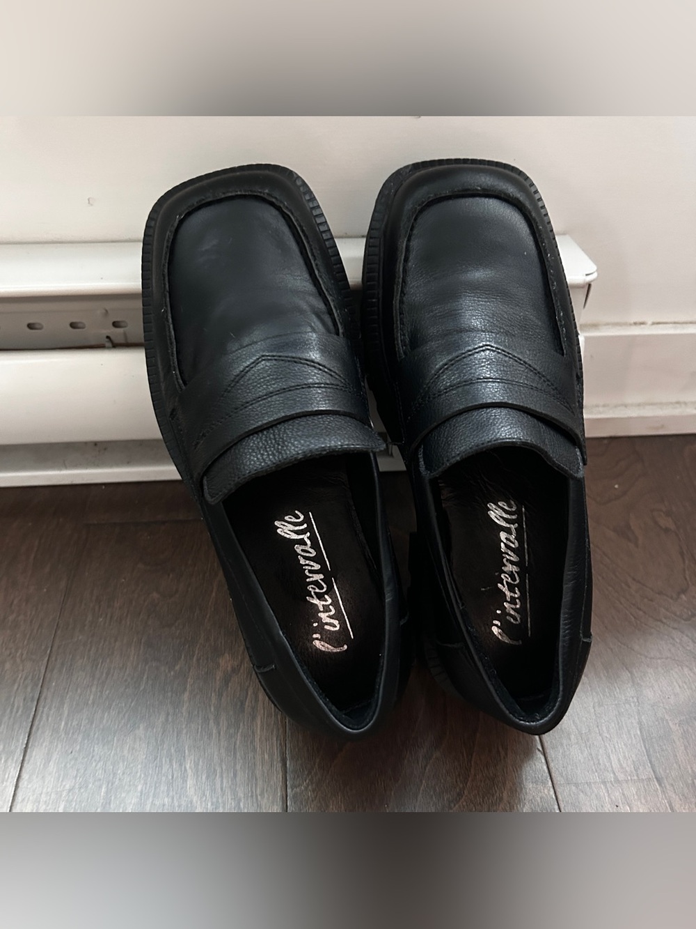L’intervalle black leather square-toe loafers